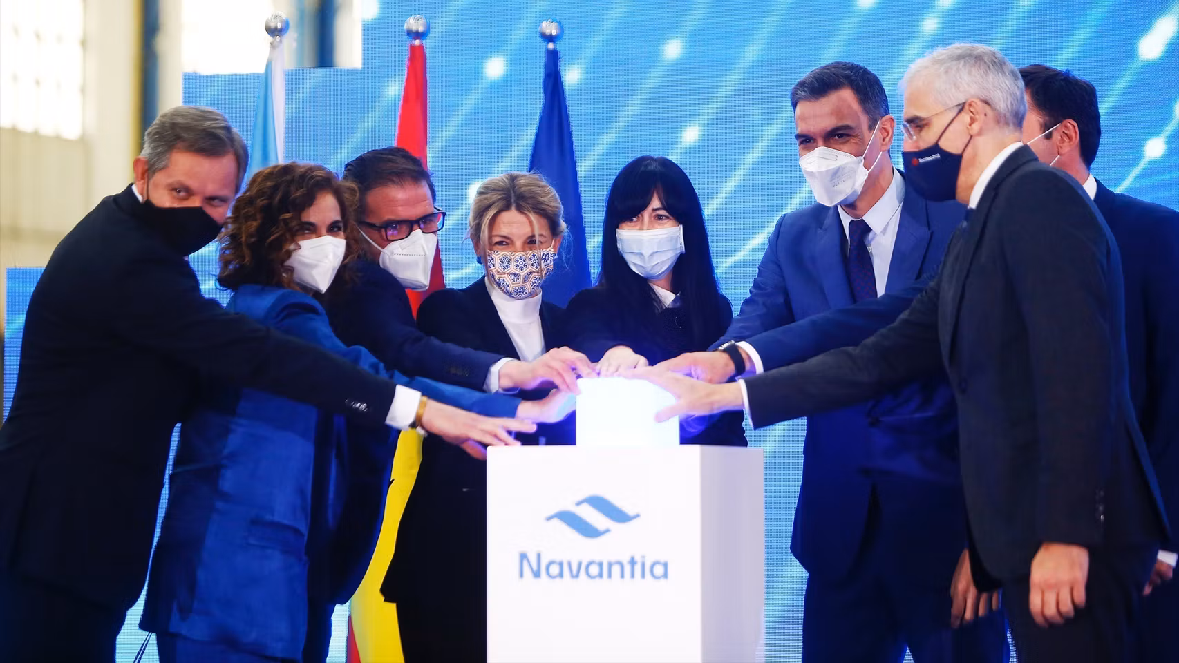 Belén Gualda, presidenta de la SEPI, junto a Pedro Sánchez, Yolanda Díaz y María Jesús Montero en plena pandemia.