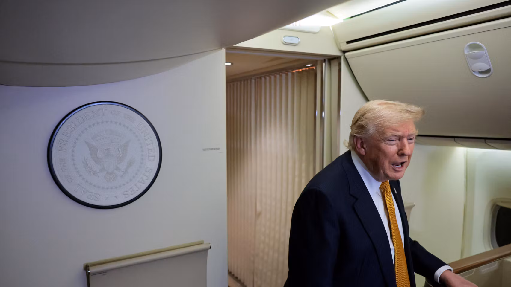 Donald Trump de regreso a Estados Unidos de la cumbre de la OTAN en Ankara