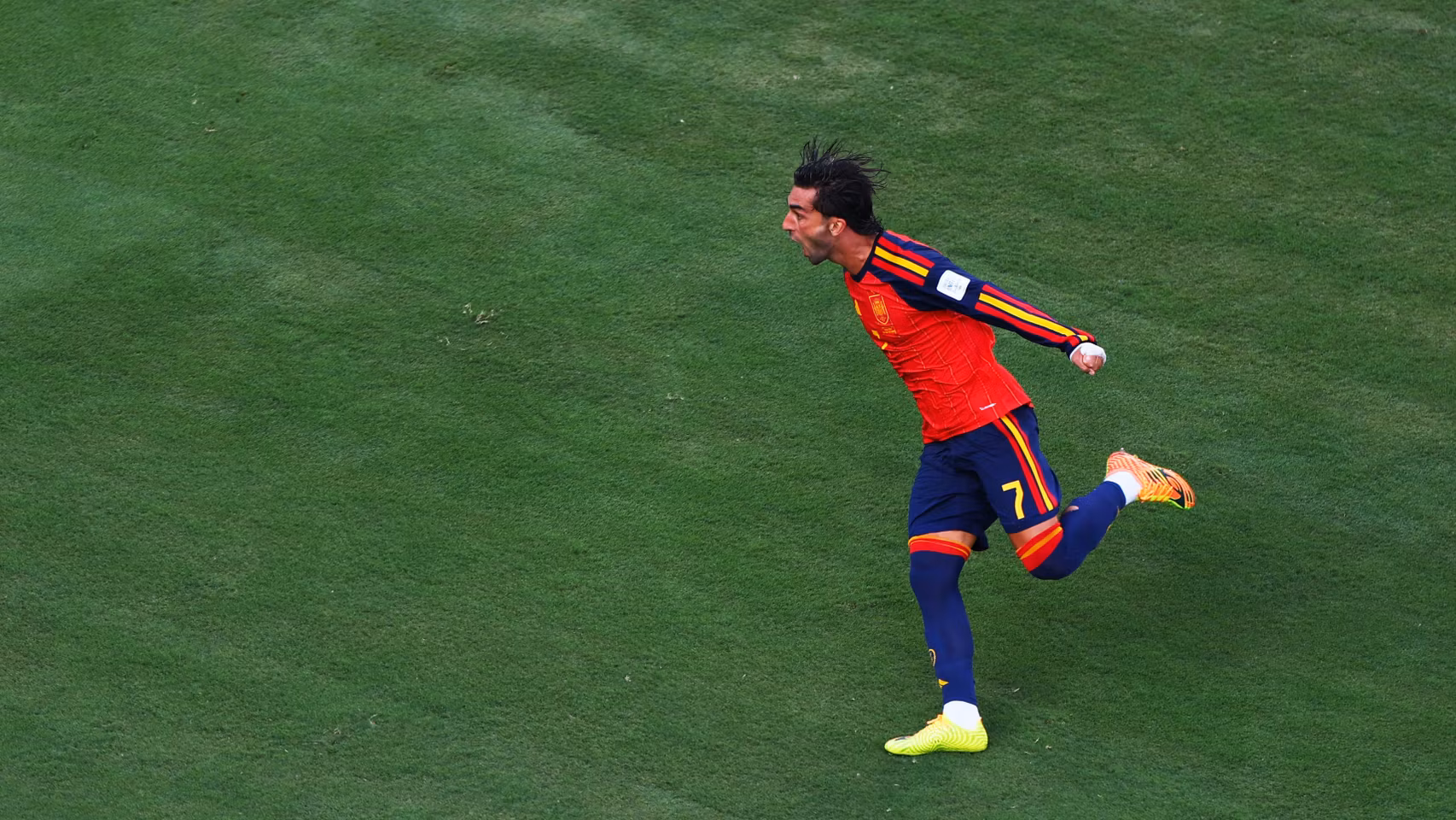 Ferran Torres celebrando el gol de la victoria.