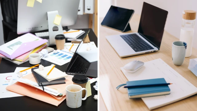 Dos escritorios uno al lado del otro, con los objetos de trabajo en primer plano. El escritorio de la izquierda está repleto de cuadernos, papeles sueltos, notas adhesivas, tazas de café y una computadora portátil abierta. El escritorio de la derecha está perfectamente organizado con un cuaderno cerrado, un portátil, una tableta, un ratón, una botella de agua y una taza colocados sobre una superficie transparente.