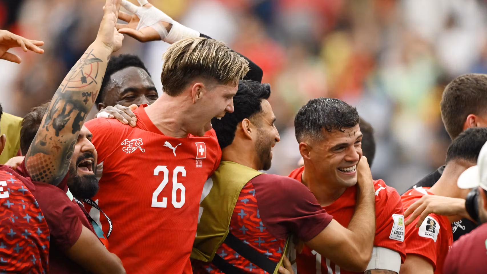 Suiza celebra la clasificación frente a Colombia. 