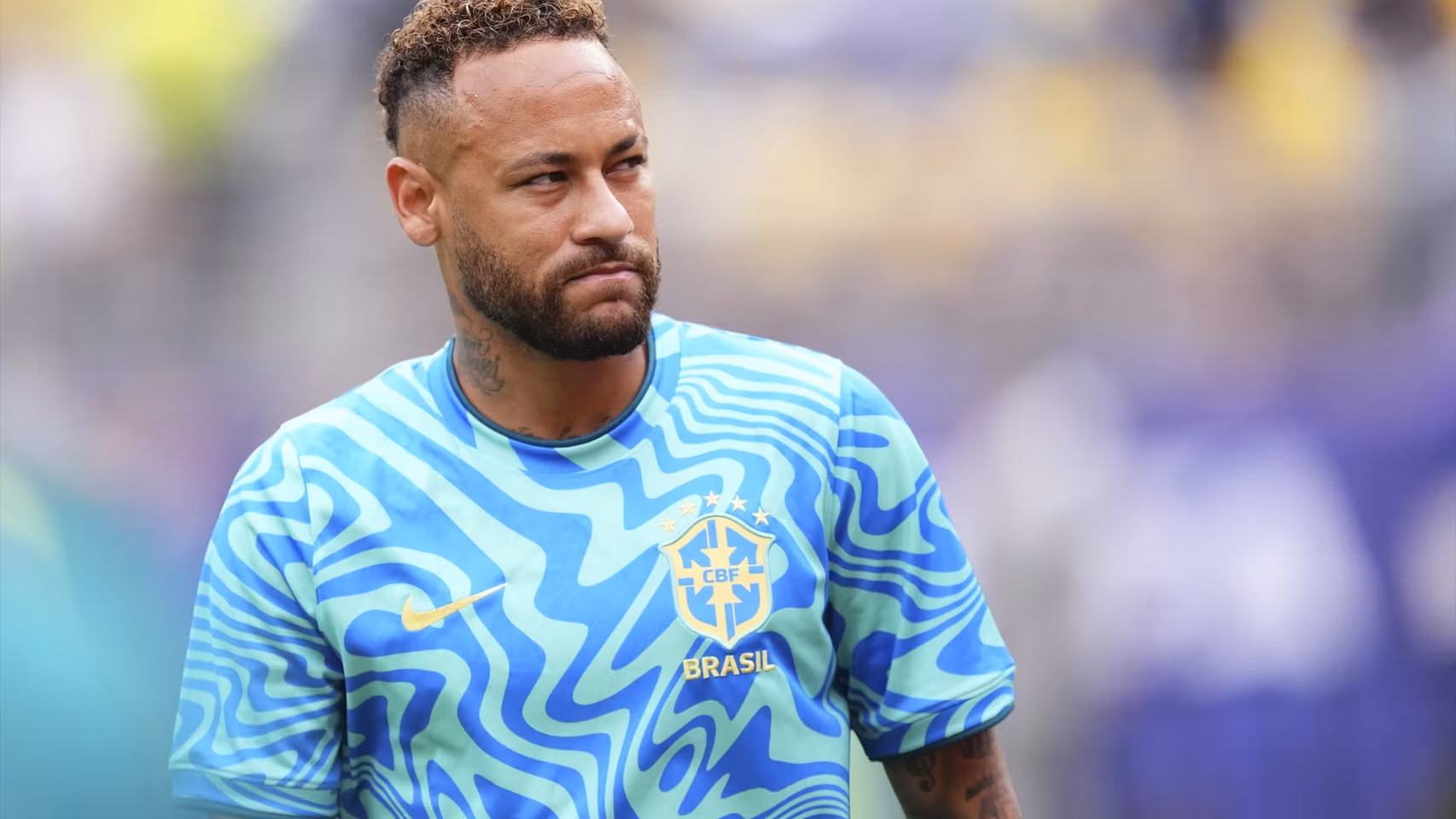Neymar, en el calentamiento previo a un partido de Brasil en el Mundial.