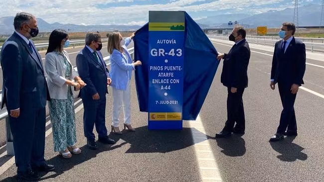 José Luis Ábalos en la inauguración del nuevo tramo de la autovía GR-43 entre Pinos Puente y Atarfe.