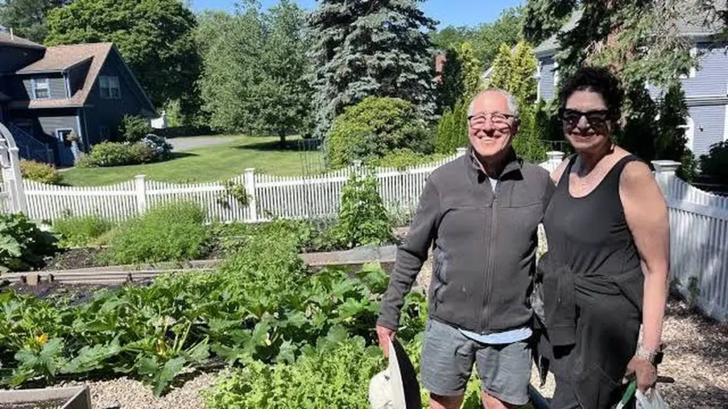 El secreto de Steven y Roberta Keenholtz: su huerto rinde un 40% más con esta técnica