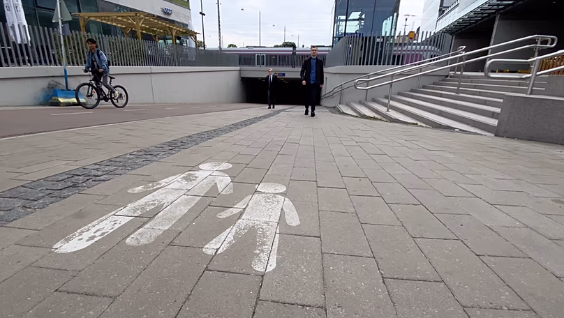 No cars allowed. A recently opened tunnel for pedestrians and cyclists only