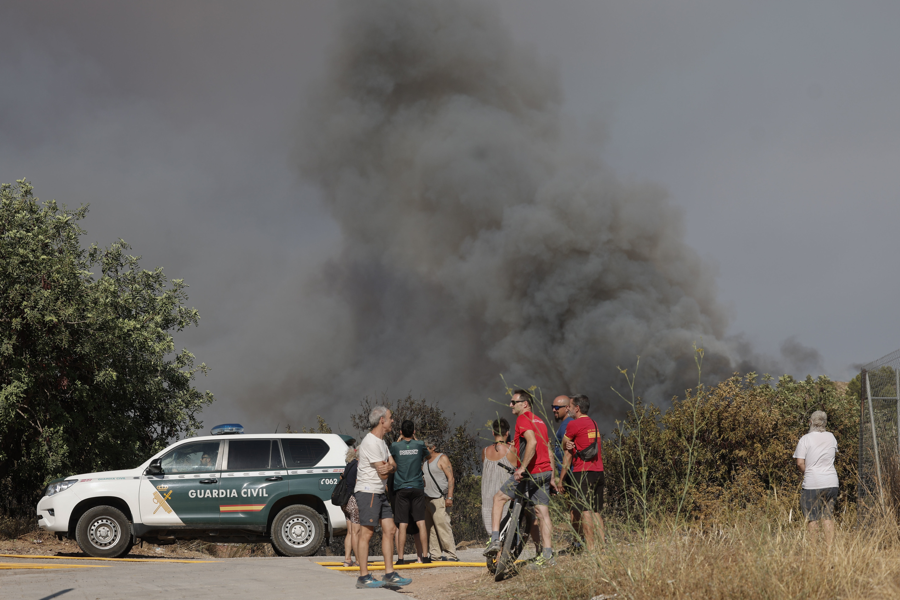 Las autoridades de de La Vall d'Uixò (Castellón) proceden al desalojo de los vecinos.