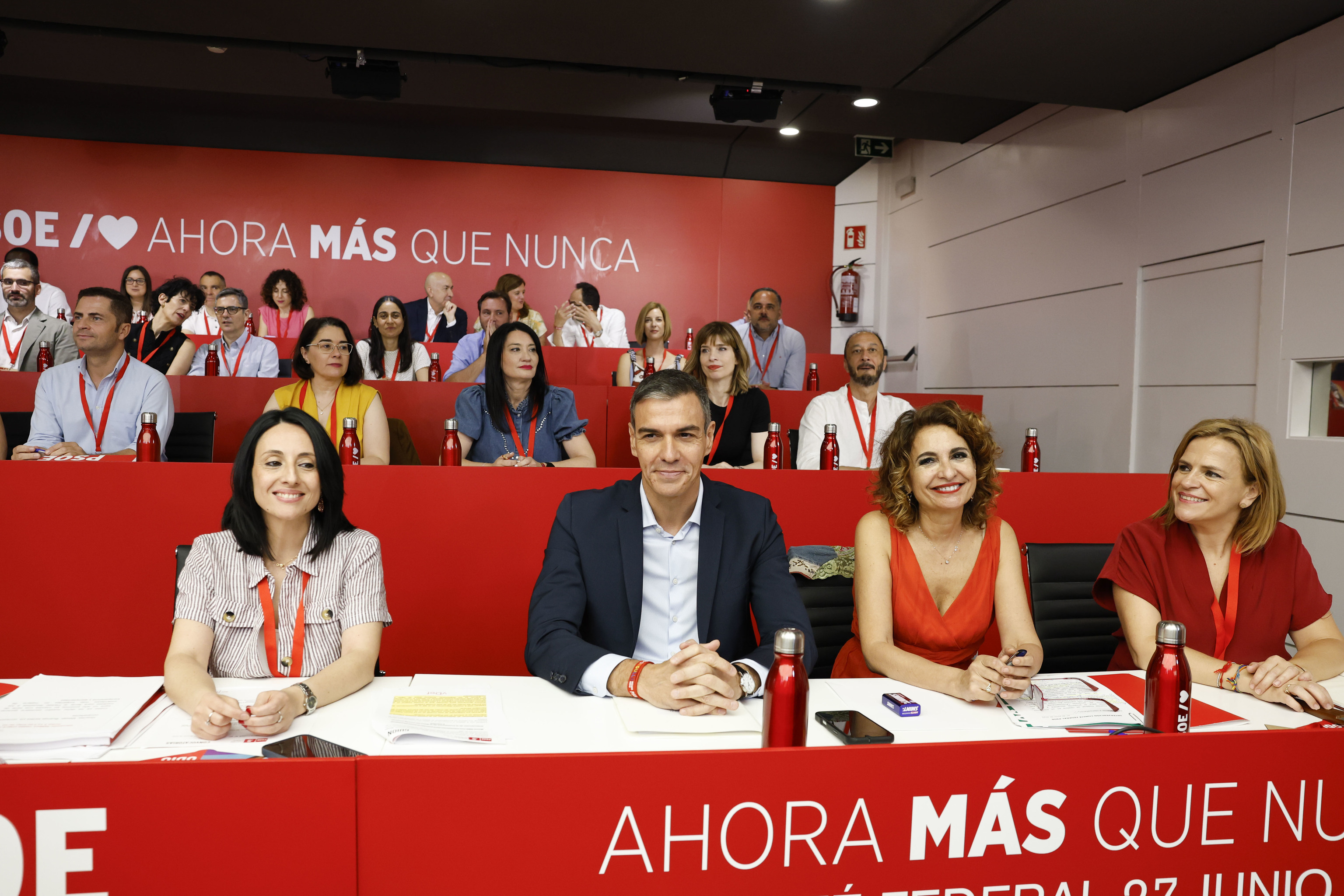 De izquierda a derecha, Rebeca Torró, Pedro Sánchez, María Jesús Montero y Pilar Bernabé en el último Comité Federal del PSOE