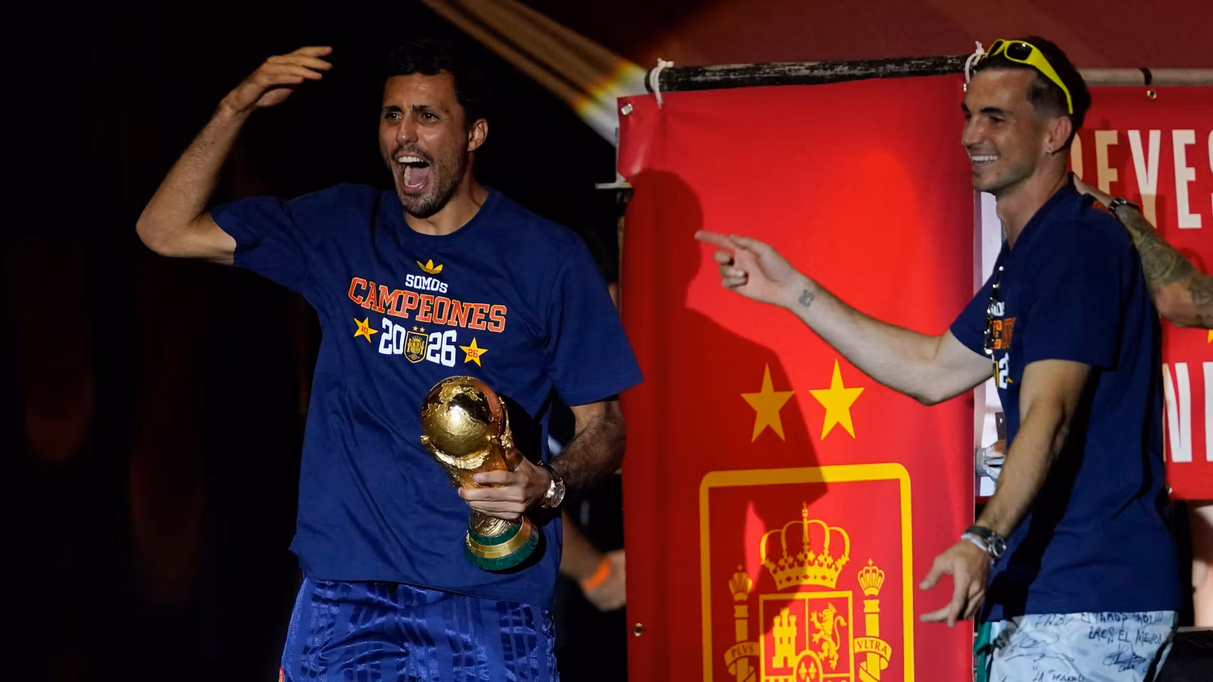 Rodri celebrando la victoria de la Selección en Cibeles.