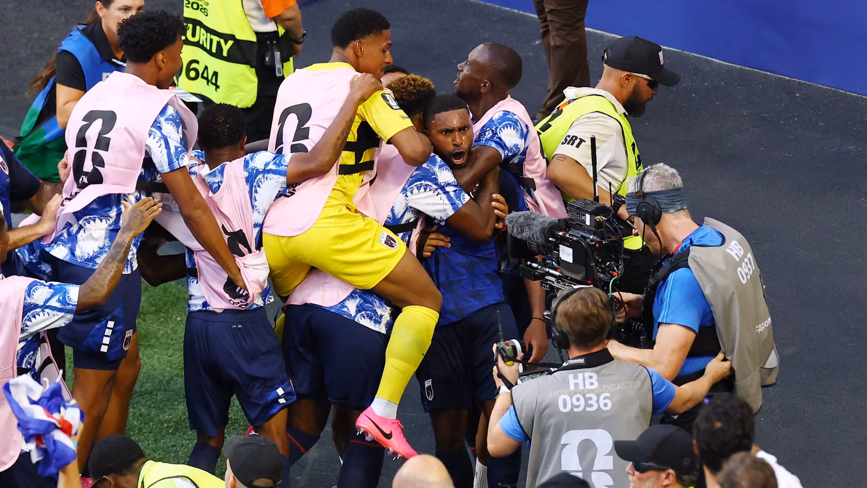 Locura en los jugadores de Cabo Verde celebrando el empate ante Argentina.