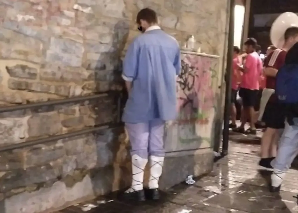 Fiestas de La Blanca en Vitoria: el truco en las paredes para no acabar empapado