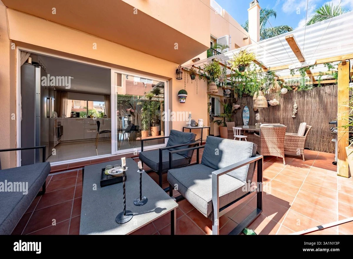 Jardín privado sin muros: el truco de Luke Newnes de Hillarys para evitar vecinos fisgones - image 1