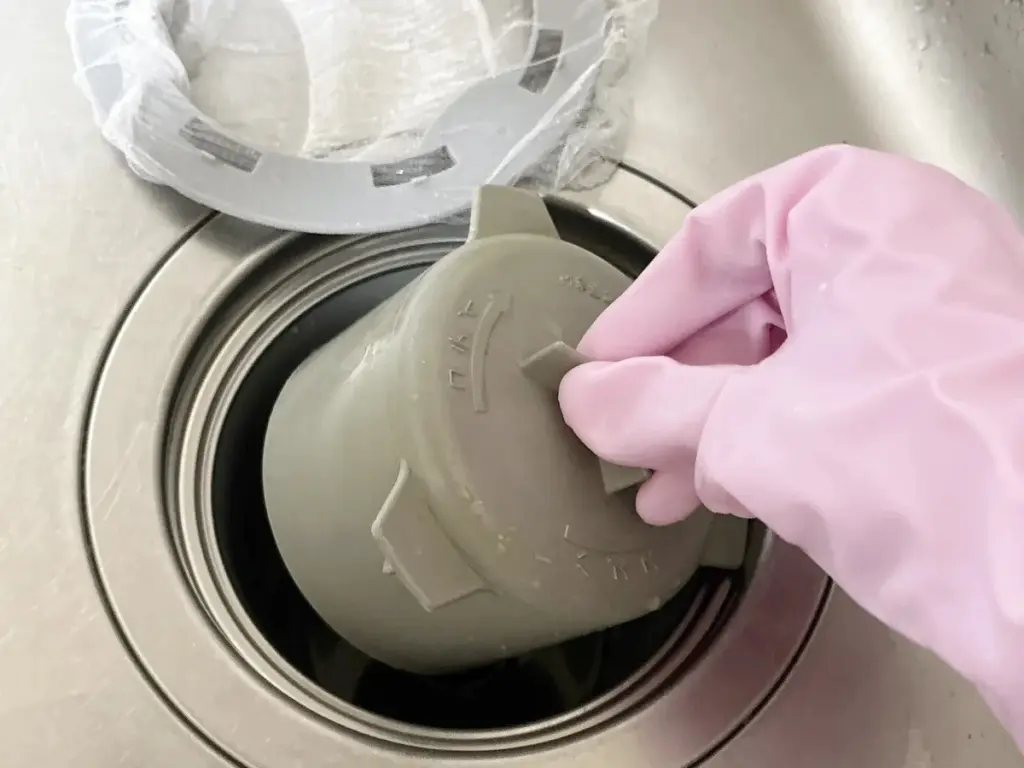 Limpieza de desagües: el truco del bote vacío y Oxy Wash para tuberías impolutas