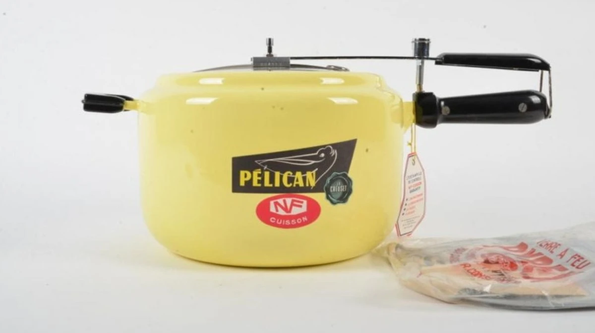 No la tires: esta pieza Le Creuset Pelican vale hoy una fortuna - image 1