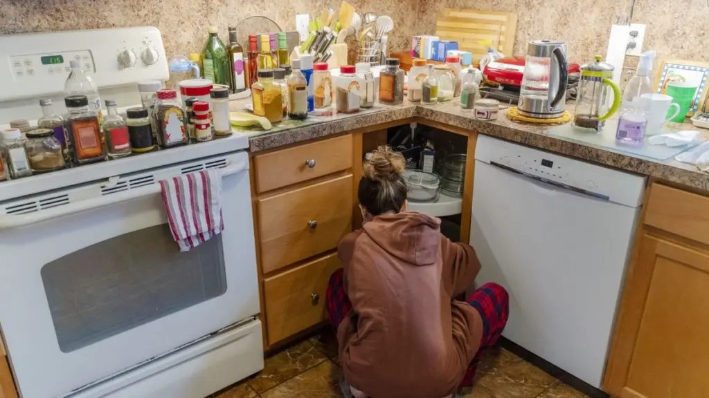 Peligro en tu Cocina: el error con estos Recipientes de plástico y 7 objetos