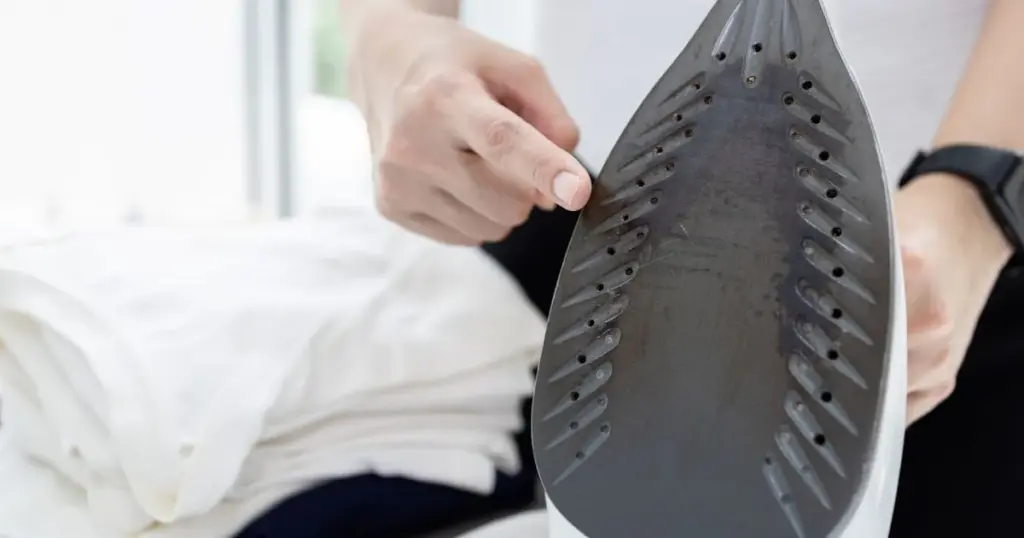 Plancha de ropa como nueva: el truco del bicarbonato de sodio para ahorrar luz