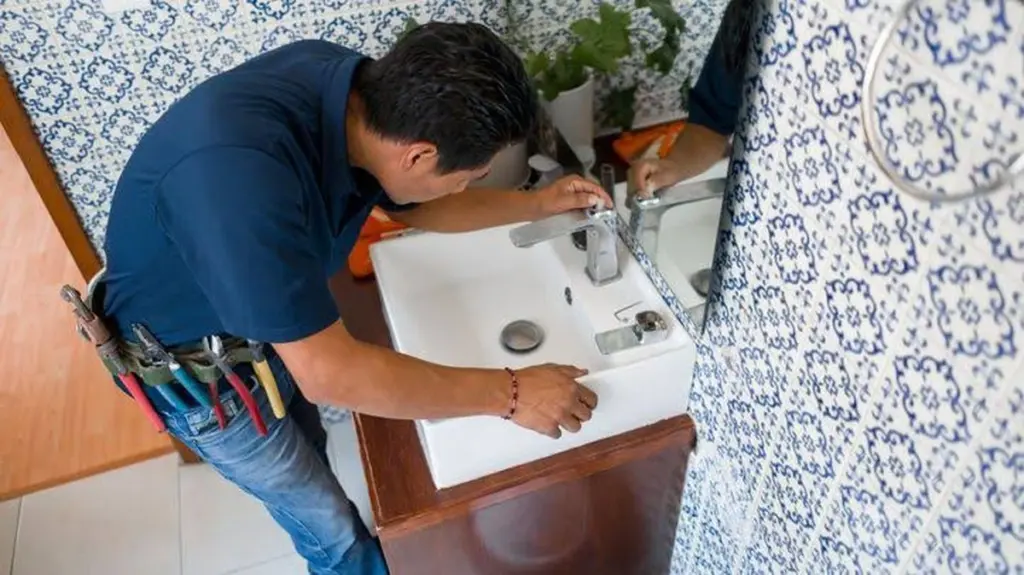 Reforma de baño: por qué el cambio de bañera por ducha ya no cuesta 800 €