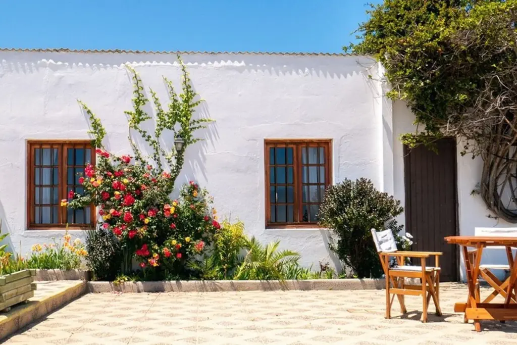 Terraza fresca sin multas: el secreto de Jysk y su Pérgola Kongemose