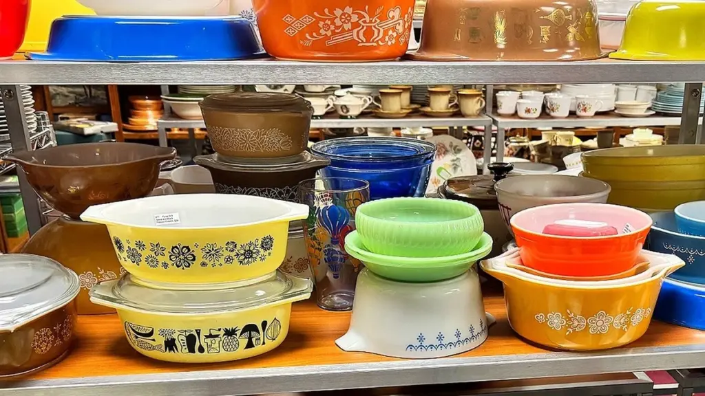 Tu fuente Pyrex de diseño Green Oak Leaf podría valer hasta 3.500 euros